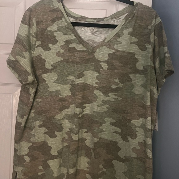 Mudd v neck Graphic Tee - Picture 1 of 3
